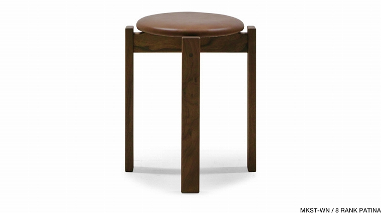 クッション性のあるシートのコンパクトなスタッキングスツール「MARK STOOL | マーク スツール」