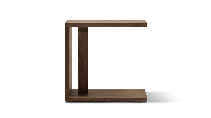 コンパクトながら存在感を放つ「PEG SIDE TABLE | ペグ サイドテーブル」