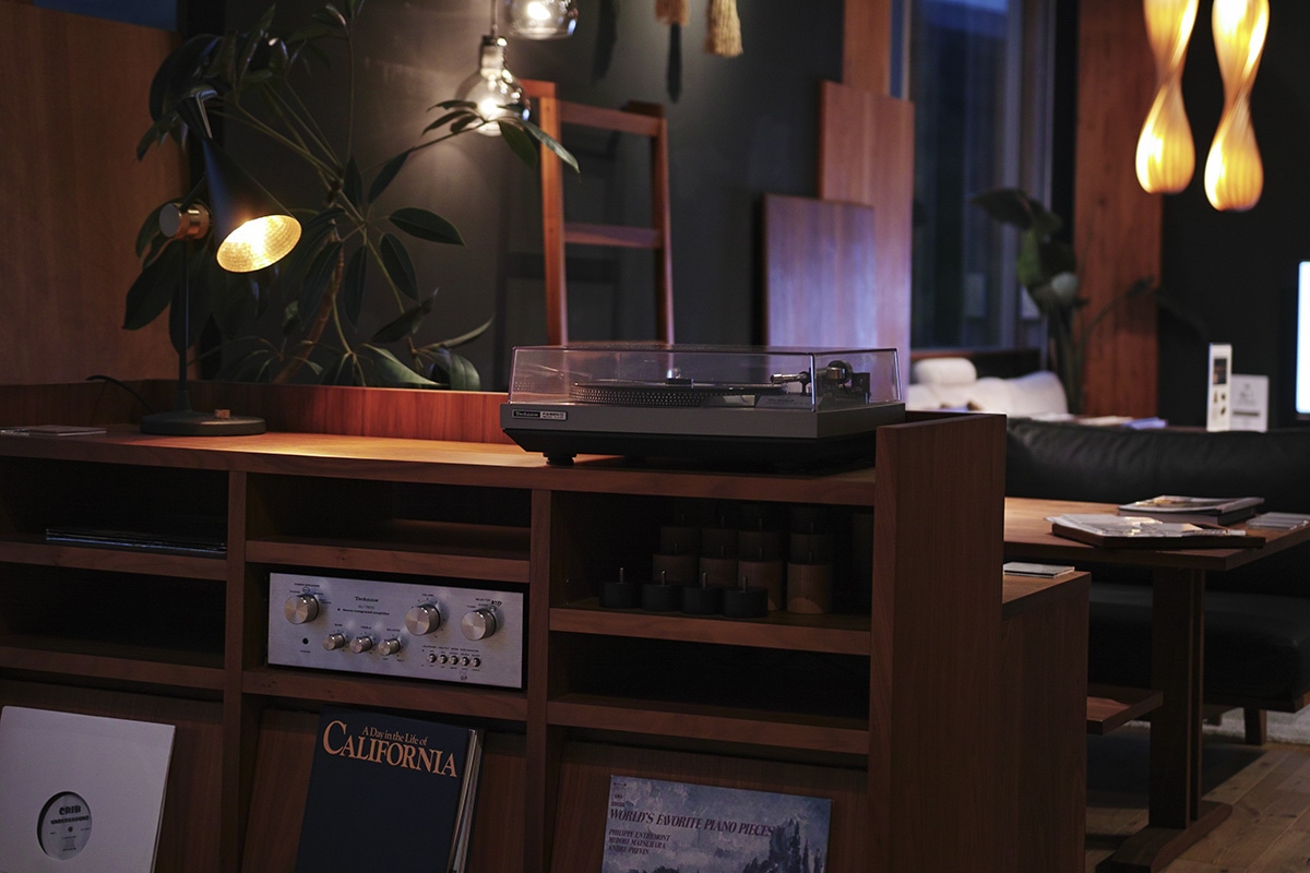 KOROVA DJ BOOTH 3列:W150 × D53 × H92 cm
