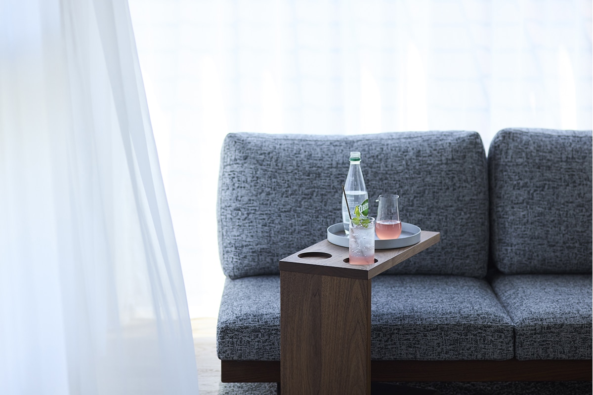 ELVIS SIDE TABLE H55cm / マグプレイス(2箇所)