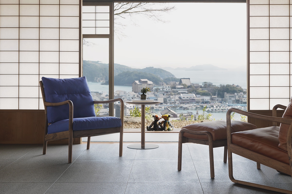 YU UT5 SIDE TABLE