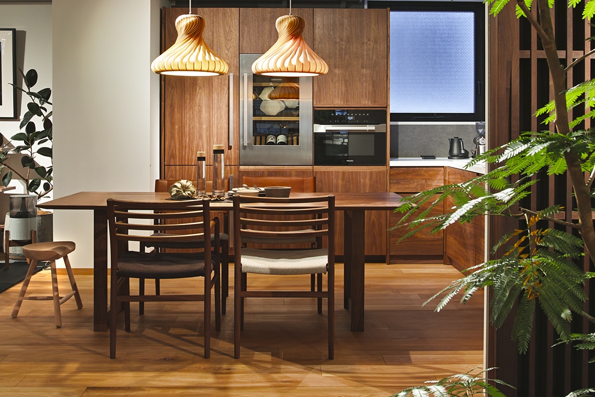 YU UC7 DINING CHAIR