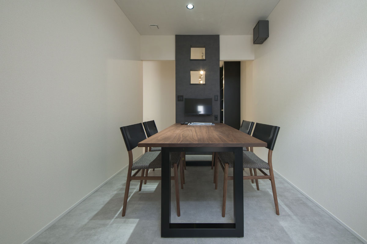 YU UC4 DINING CHAIR